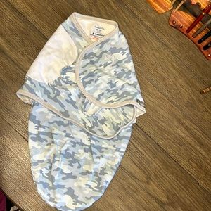 0022 swaddle me small camo